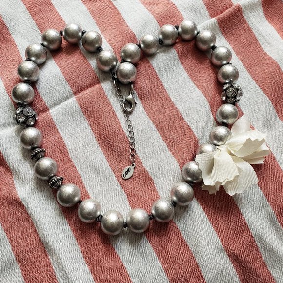 Classic silver colored beads mini crystal necklace